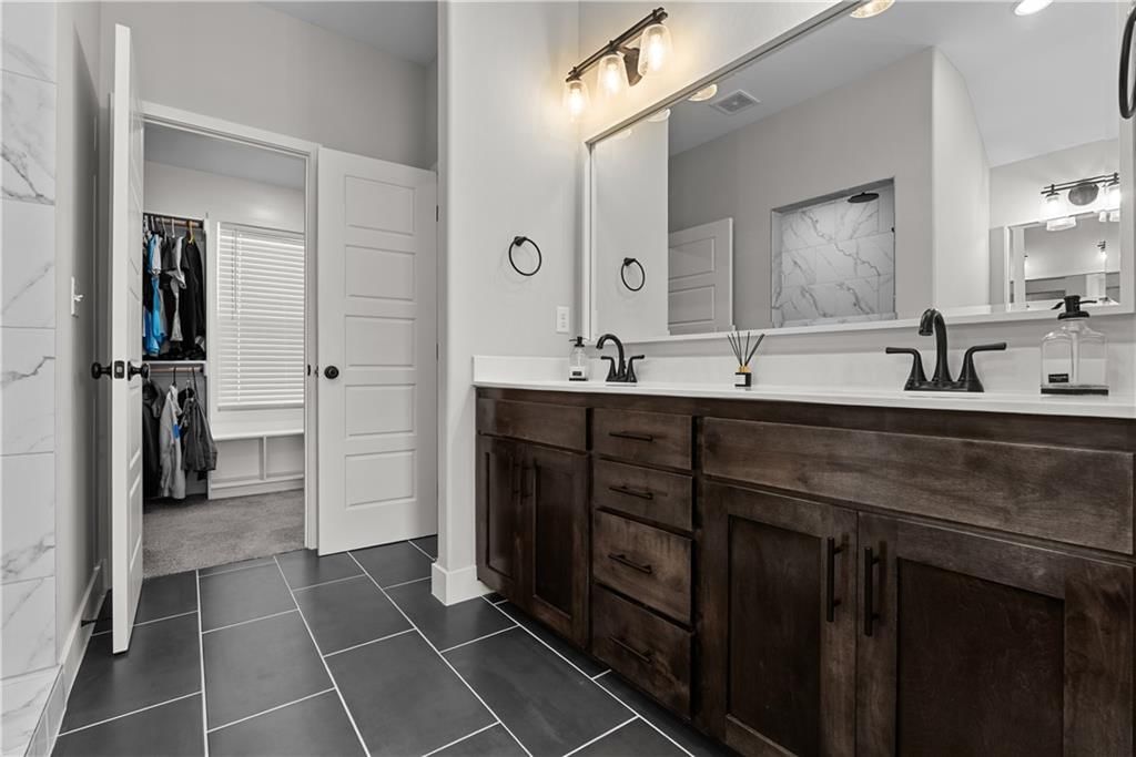 1295 NW Hickorywood Court — photo 17