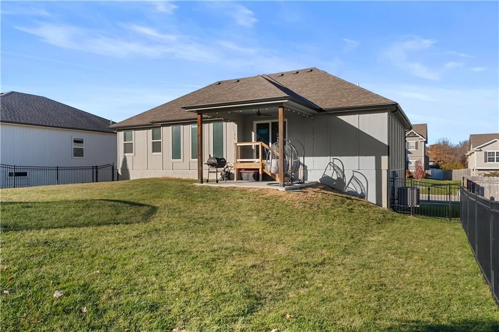1295 NW Hickorywood Court — photo 33