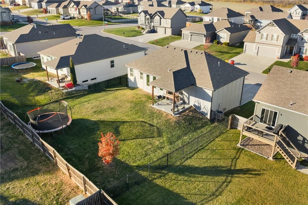 1295 NW Hickorywood Court — photo 34