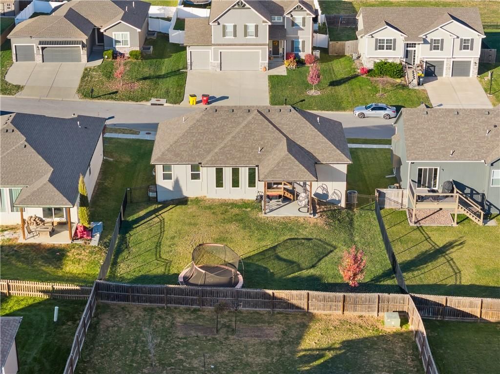 1295 NW Hickorywood Court — photo 35