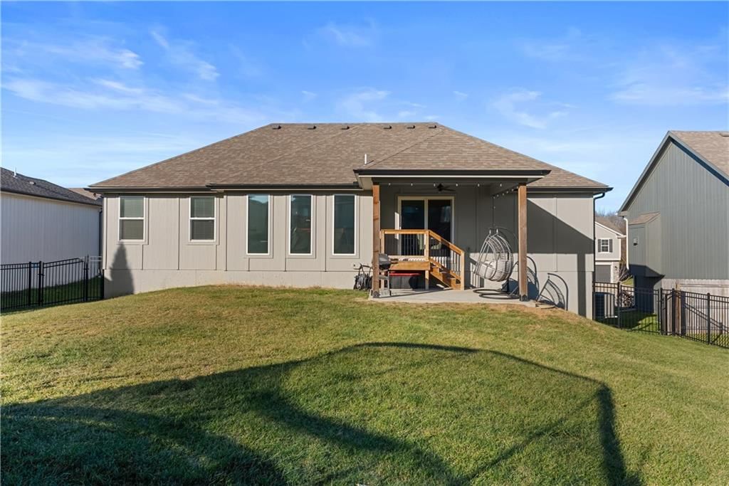 1295 NW Hickorywood Court — photo 36