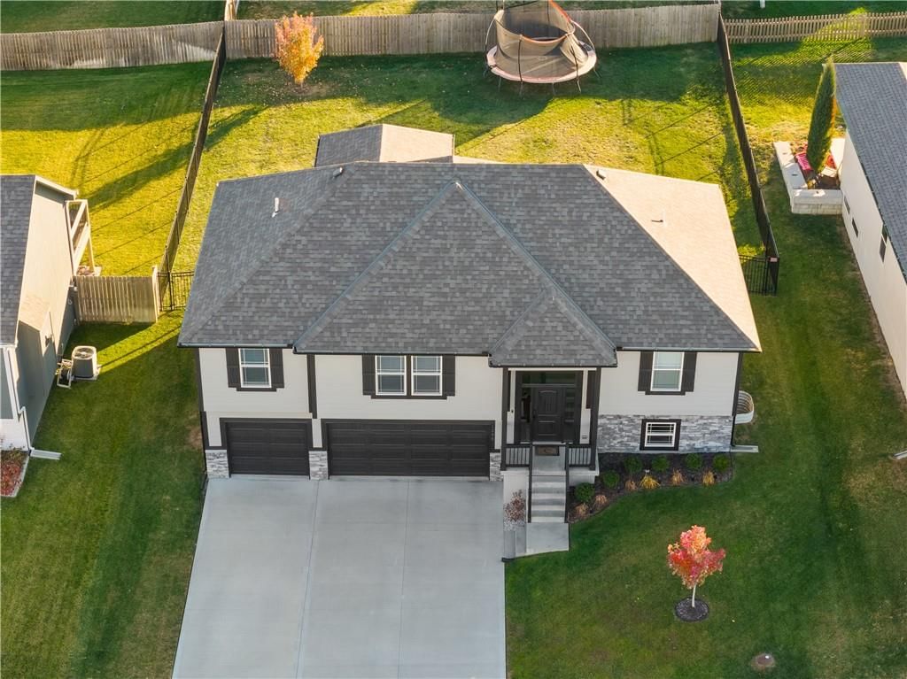 1295 NW Hickorywood Court — photo 38