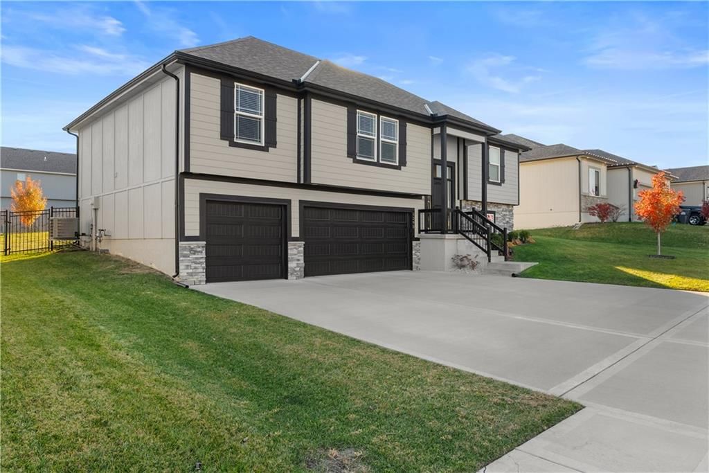 1295 NW Hickorywood Court — photo 41