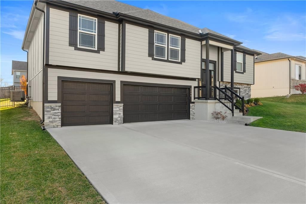 1295 NW Hickorywood Court — photo 42