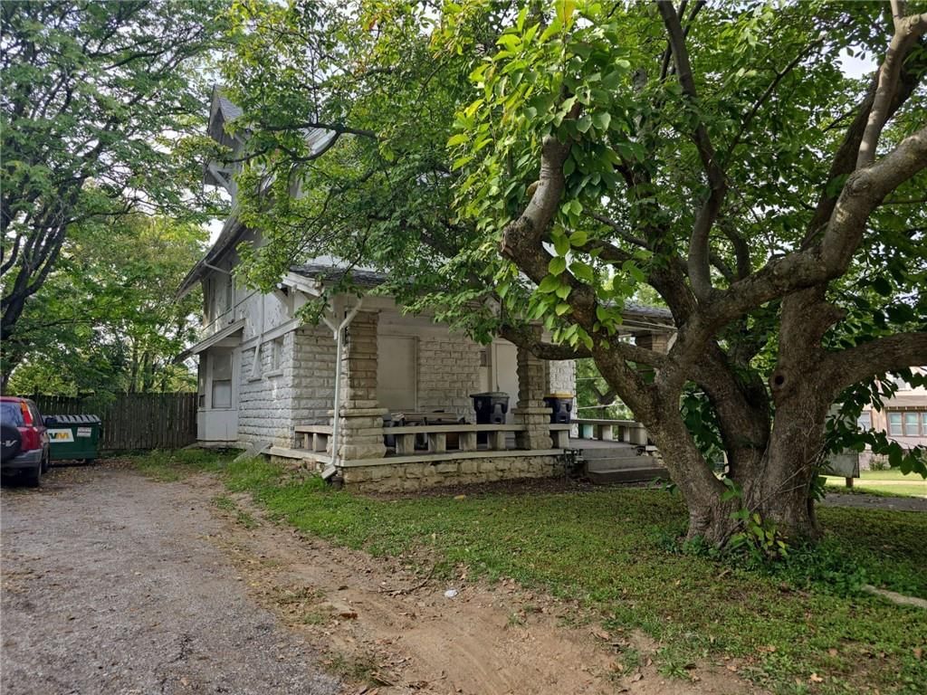 2911 E 37th Street — photo 3