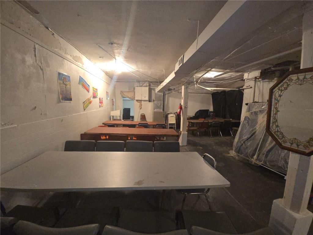 2911 E 37th Street — photo 12