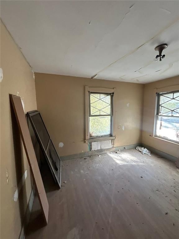 2911 E 37th Street — photo 21