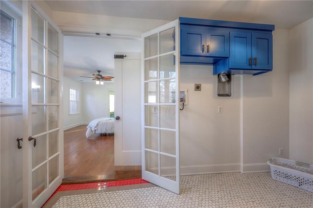 1010 W 70th Terrace — photo 27