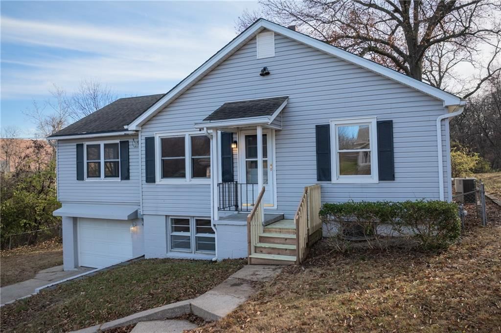 9 NW Englewood Court, Gladstone, MO