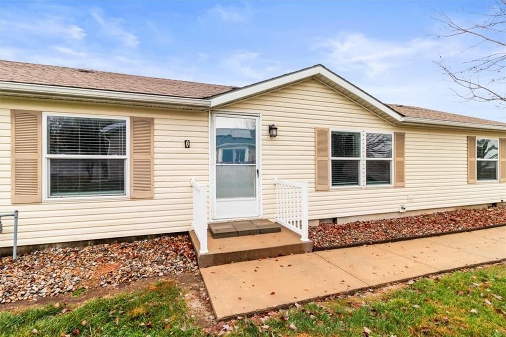 852 NE White Oaks Lane — photo 3