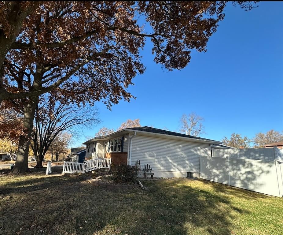 3615 Doniphan Avenue — photo 2