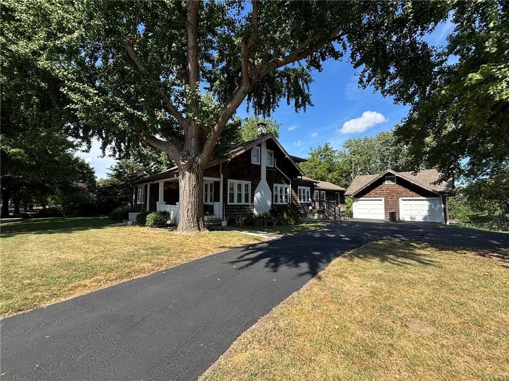 2119 Lovers Lane — photo 2