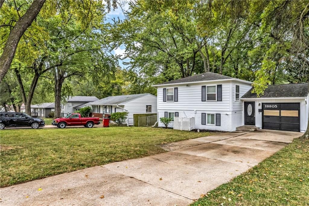 18805 E Arrowhead Drive — photo 2