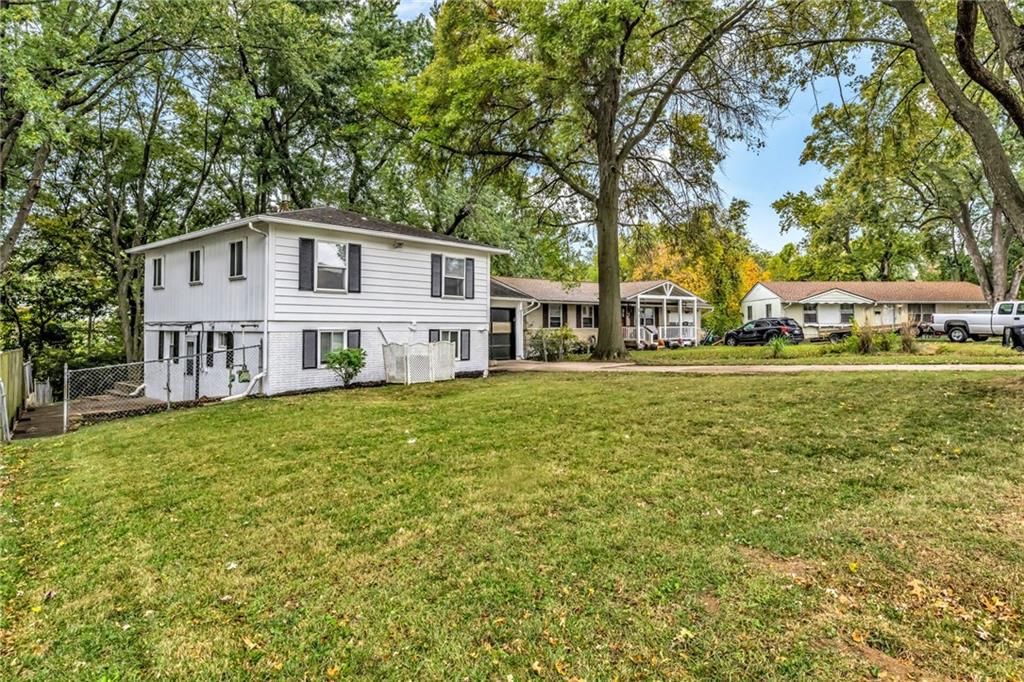 18805 E Arrowhead Drive — photo 3