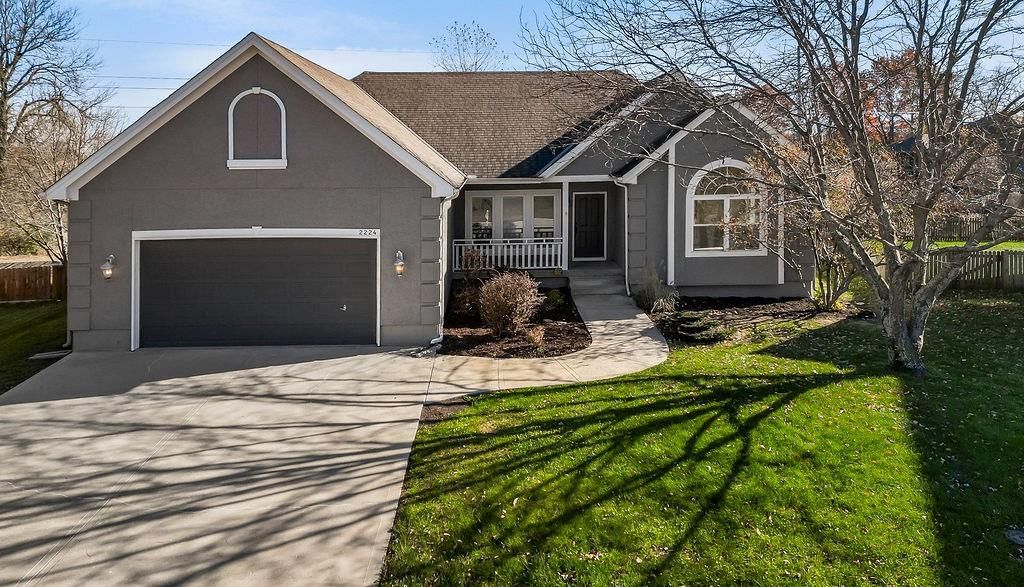 2224 NE Overland Drive — photo 2