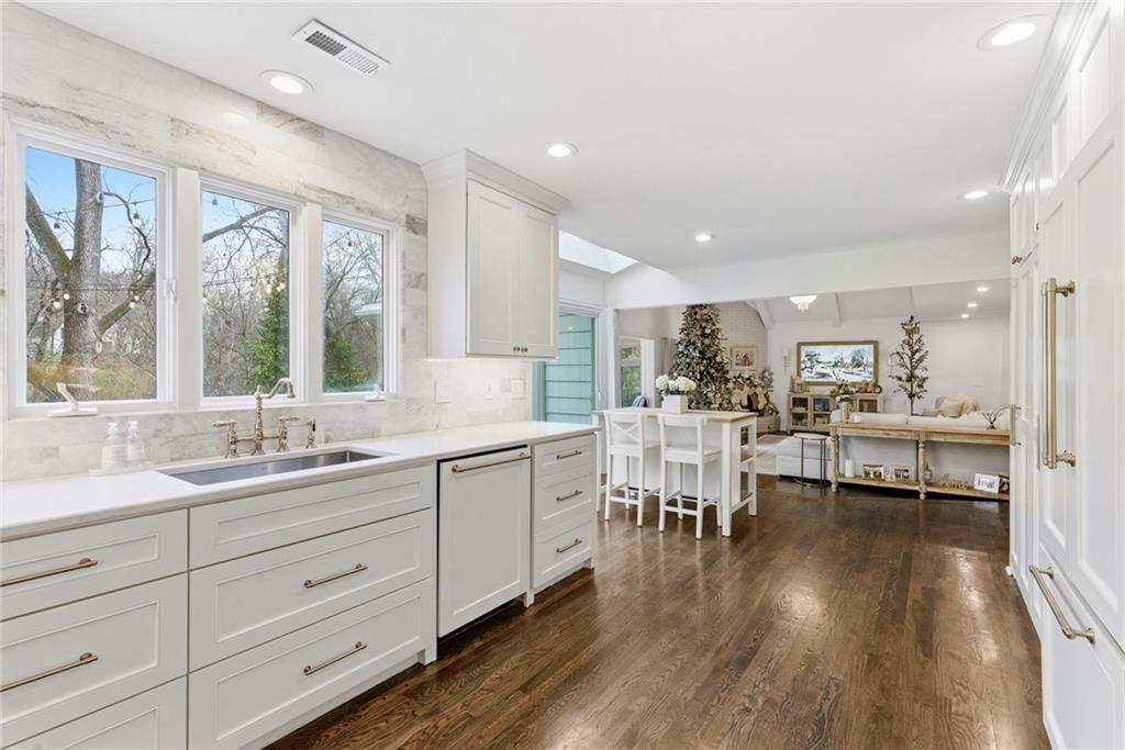 3705 Shawnee Mission Parkway — photo 10