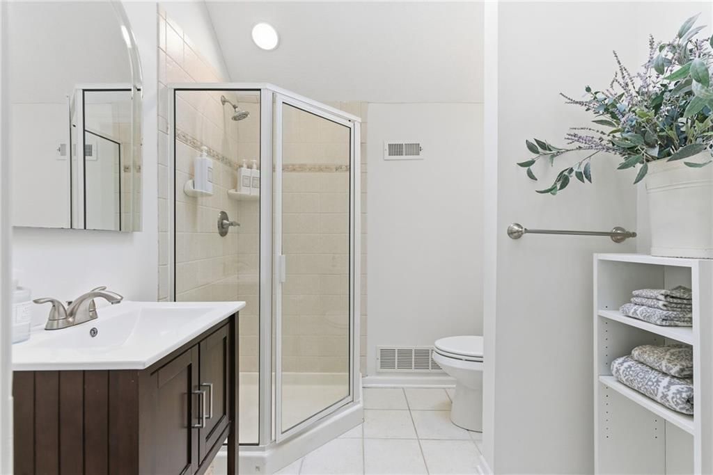 3705 Shawnee Mission Parkway — photo 24