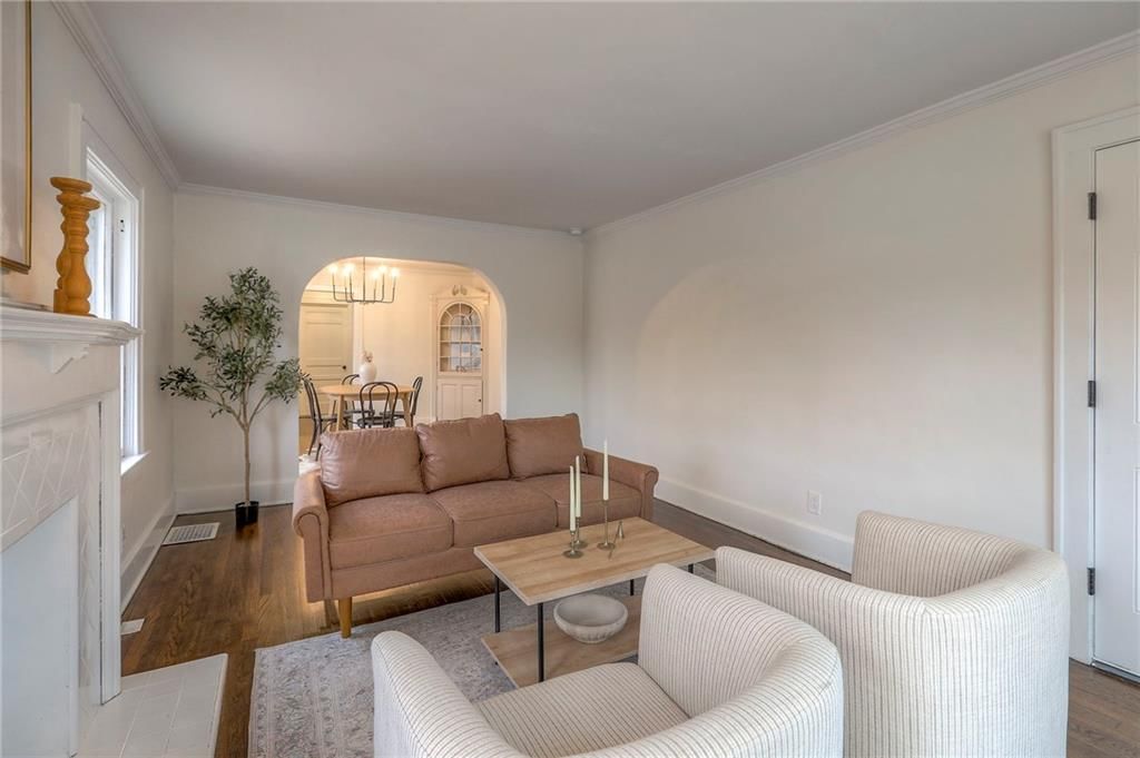 2434 S Sterling Avenue — photo 3