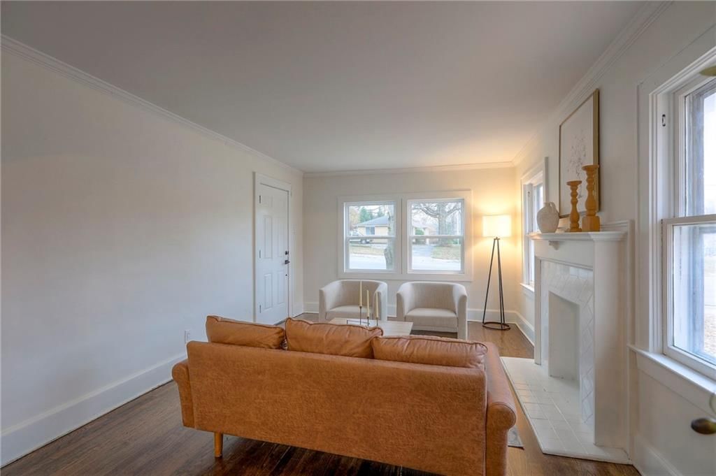 2434 S Sterling Avenue — photo 6