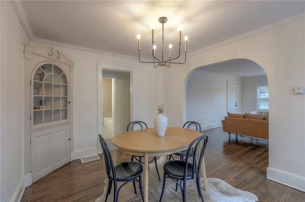 2434 S Sterling Avenue — photo 8