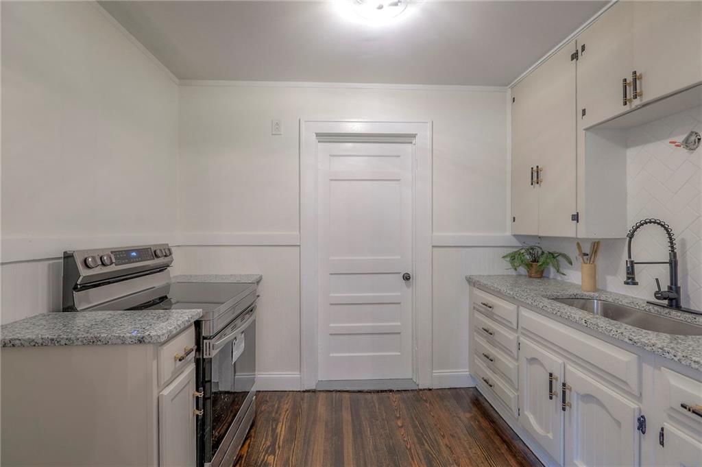2434 S Sterling Avenue — photo 9