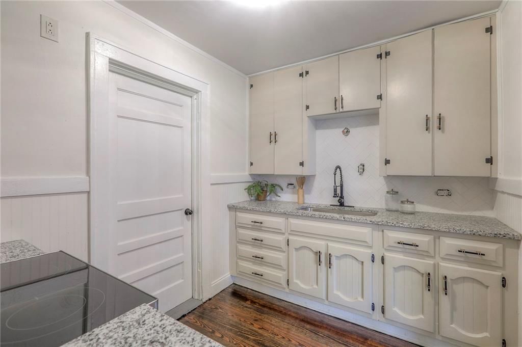 2434 S Sterling Avenue — photo 10