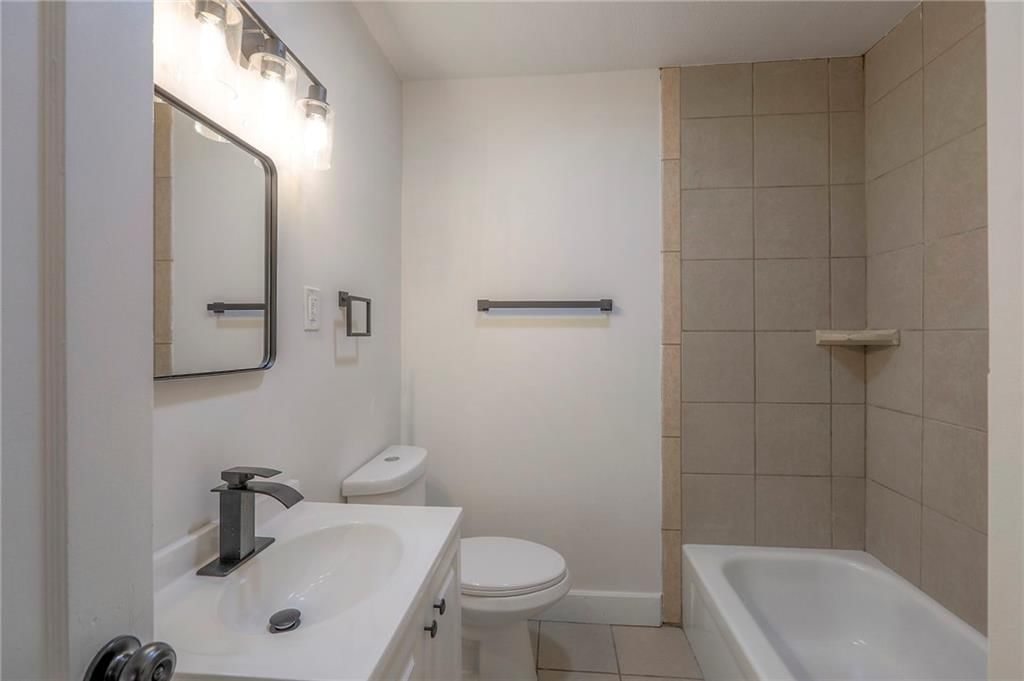 2434 S Sterling Avenue — photo 17