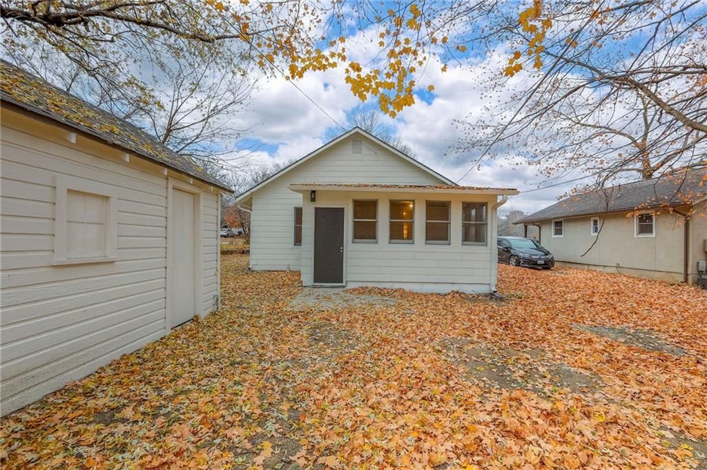 2434 S Sterling Avenue — photo 21