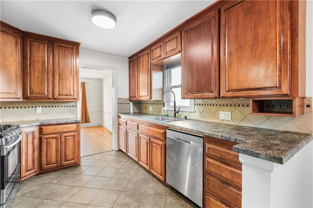 416 E 81st Street — photo 23
