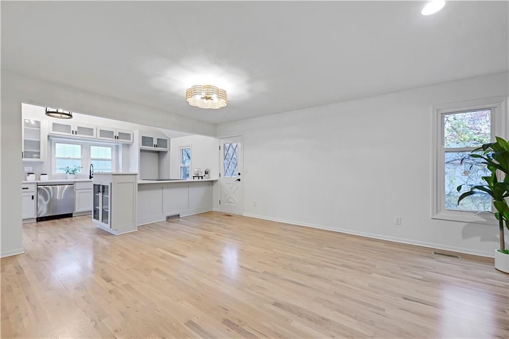 9318 Greenway Lane — photo 4