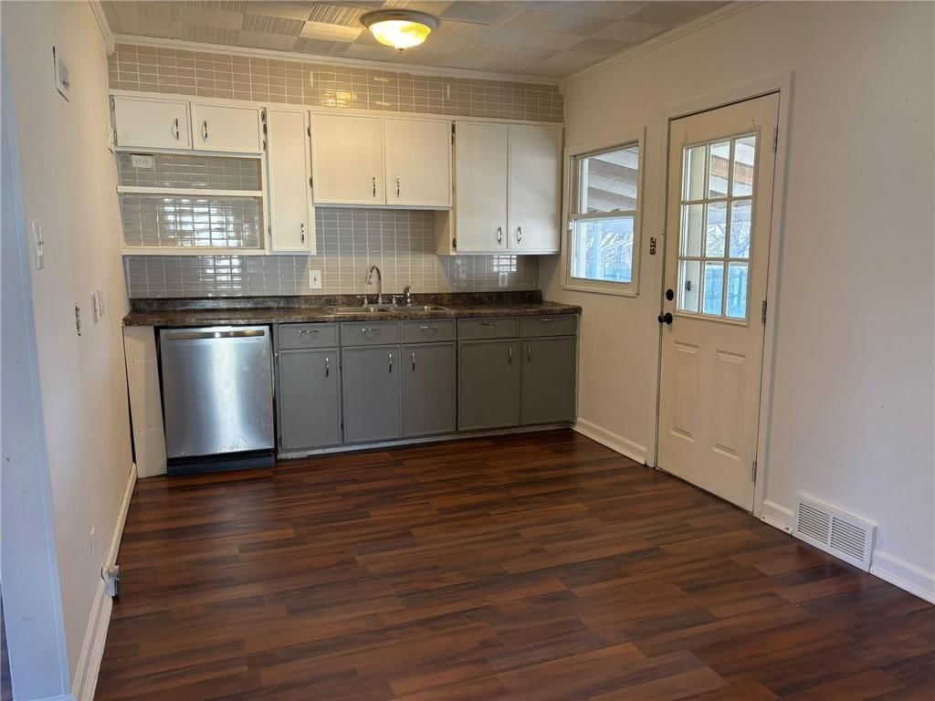 1922 Spratt Avenue — photo 6