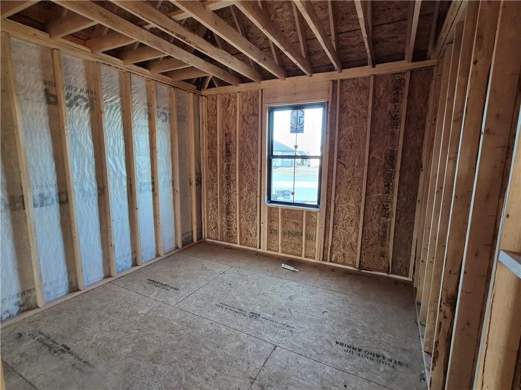 Photo 15 of 73 - 4264 Lake Shore Court, Basehor, KS 66007
