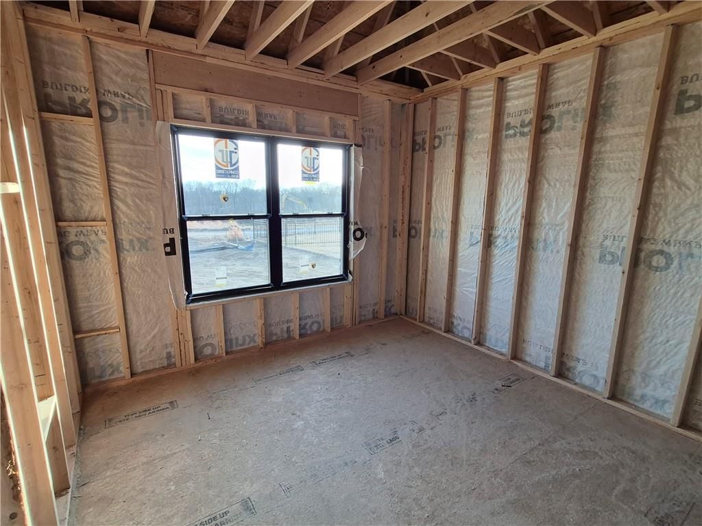 Photo 16 of 73 - 4264 Lake Shore Court, Basehor, KS 66007
