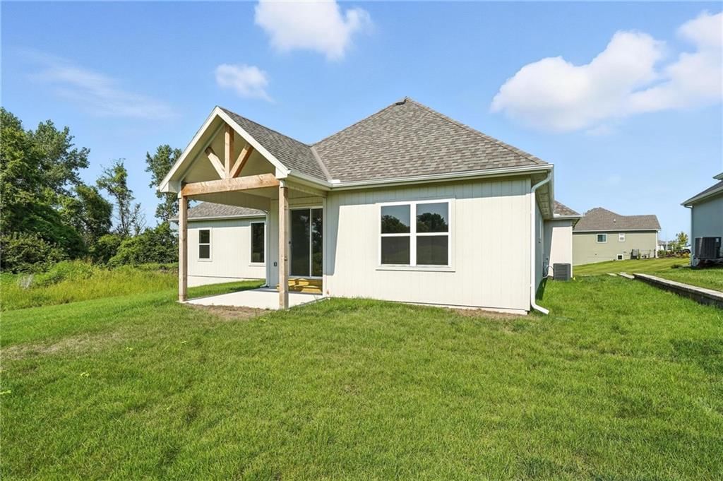 Photo 43 of 73 - 4264 Lake Shore Court, Basehor, KS 66007