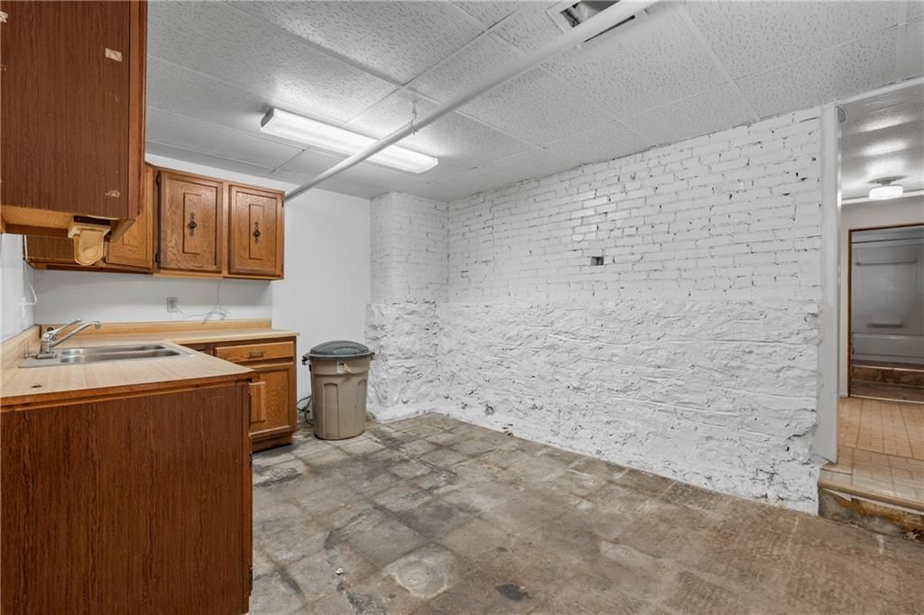 3619 Wyandotte Street — photo 47