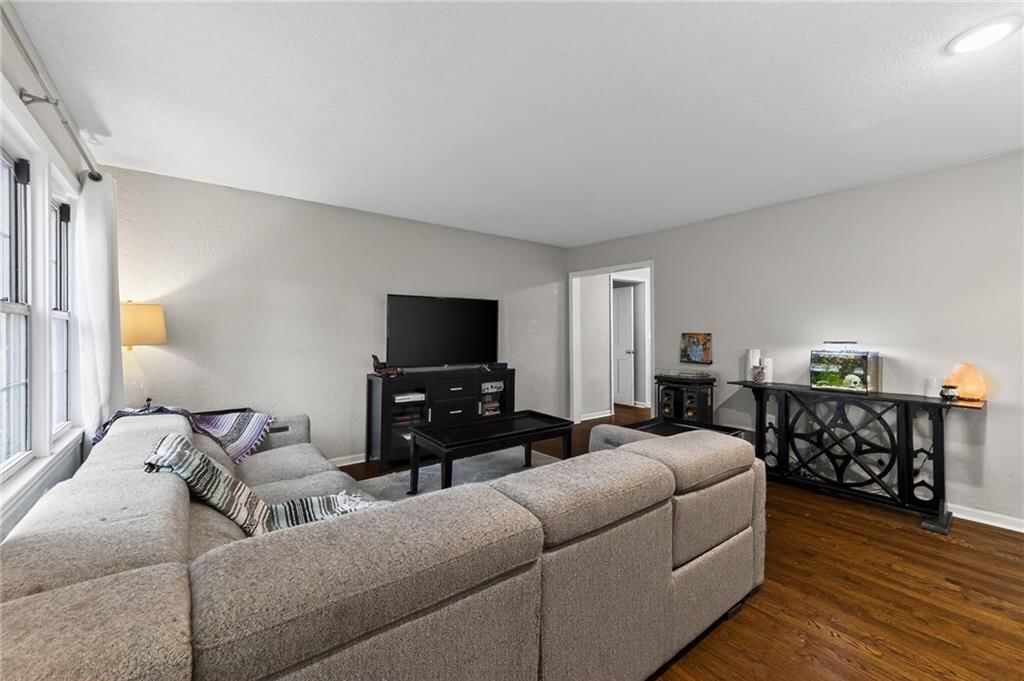 5615 Oakland Avenue — photo 7
