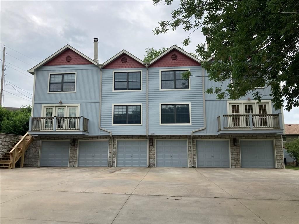 2901 University Drive — photo 1