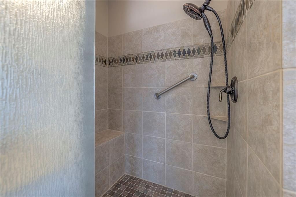 416 NE Brockton Drive — photo 21