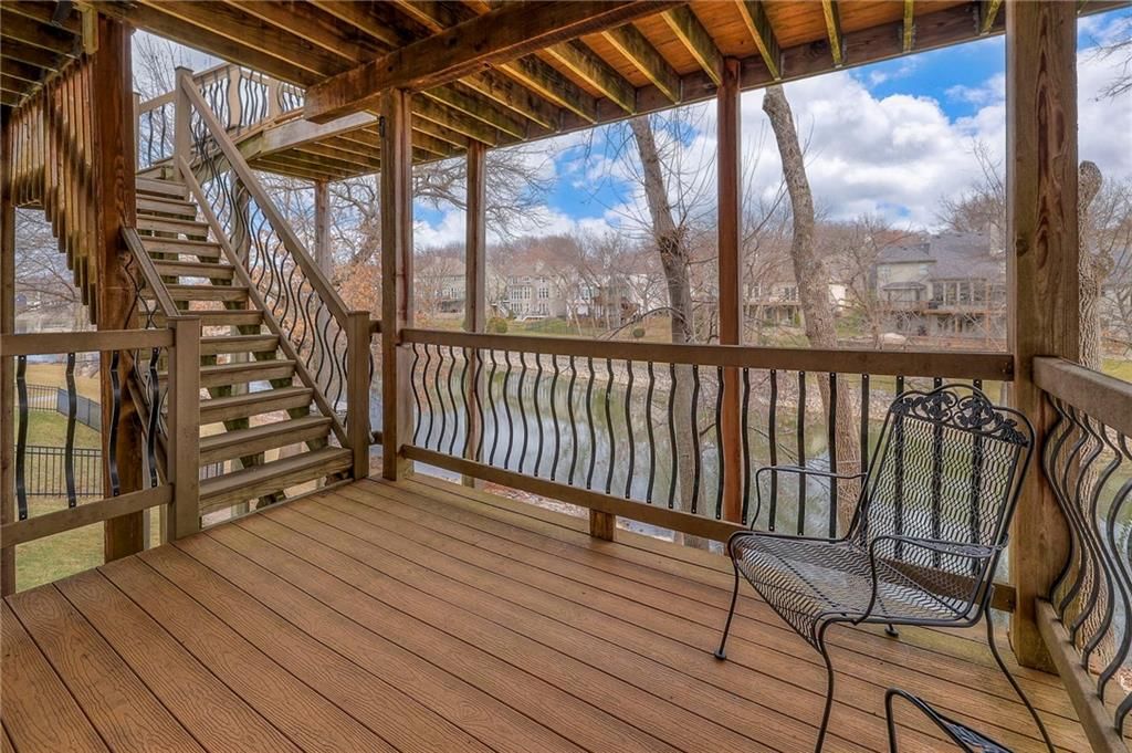 416 NE Brockton Drive — photo 36