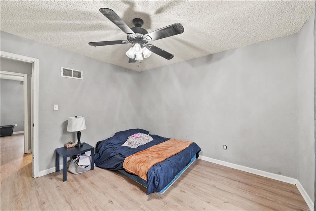 4023 Hedges Avenue — photo 7