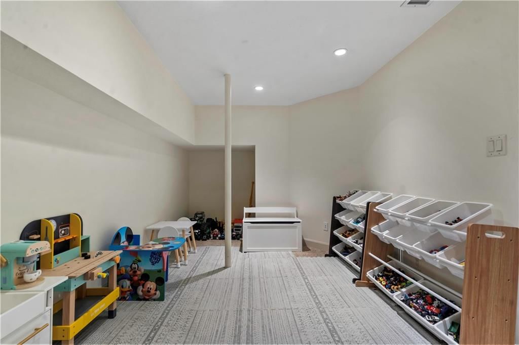 5217 Walmer Street — photo 78