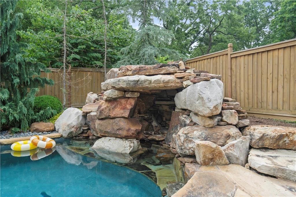 5217 Walmer Street — photo 86