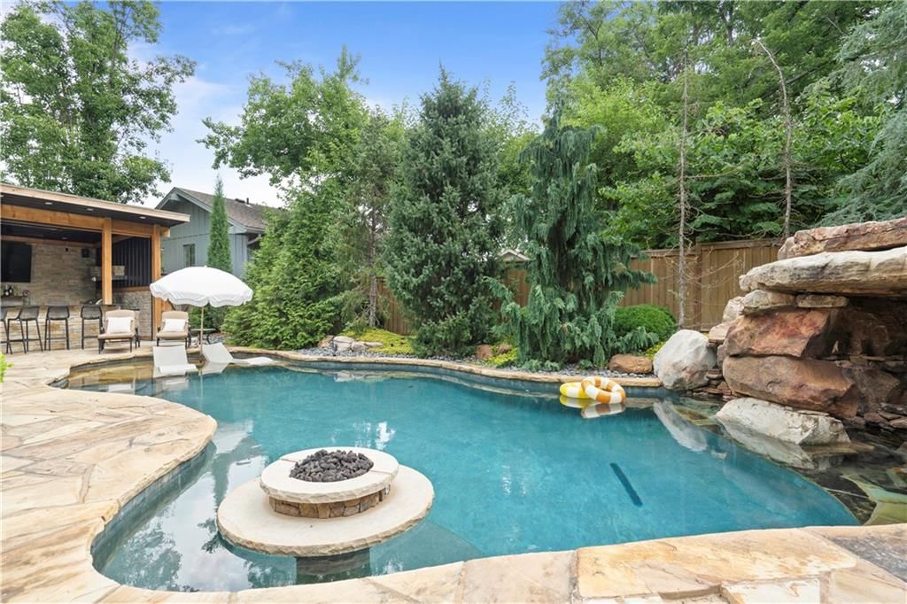 5217 Walmer Street — photo 87