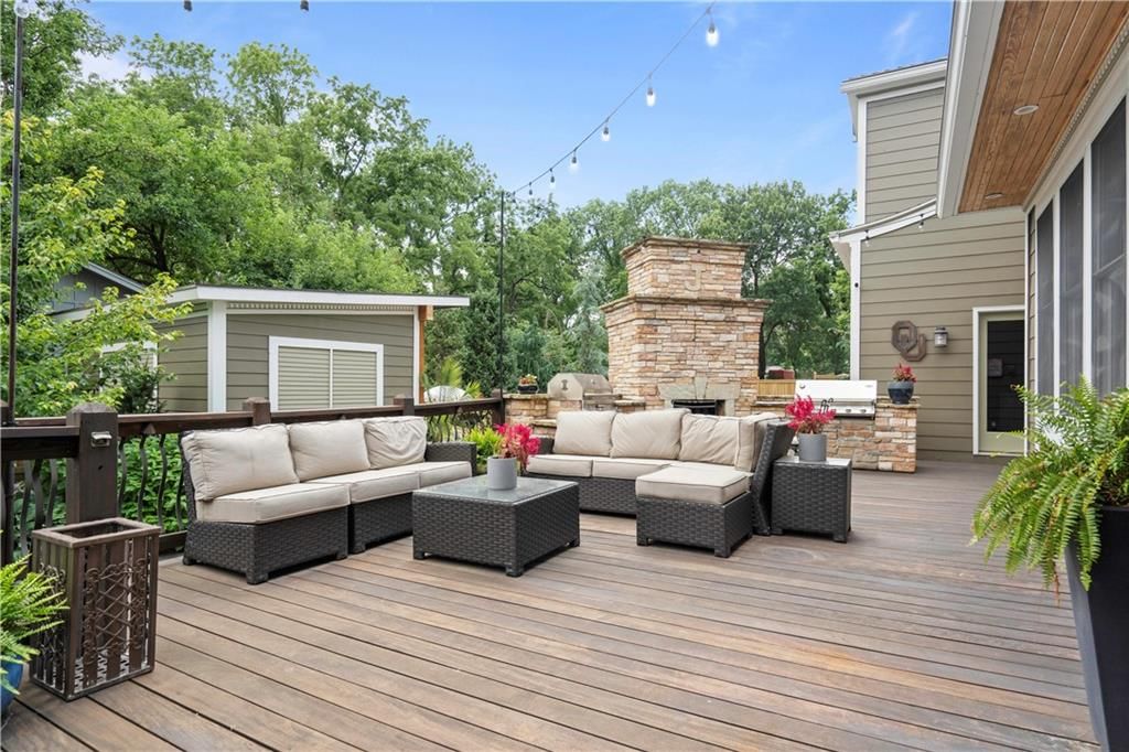 5217 Walmer Street — photo 88