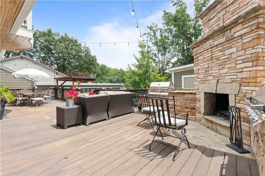 5217 Walmer Street — photo 90