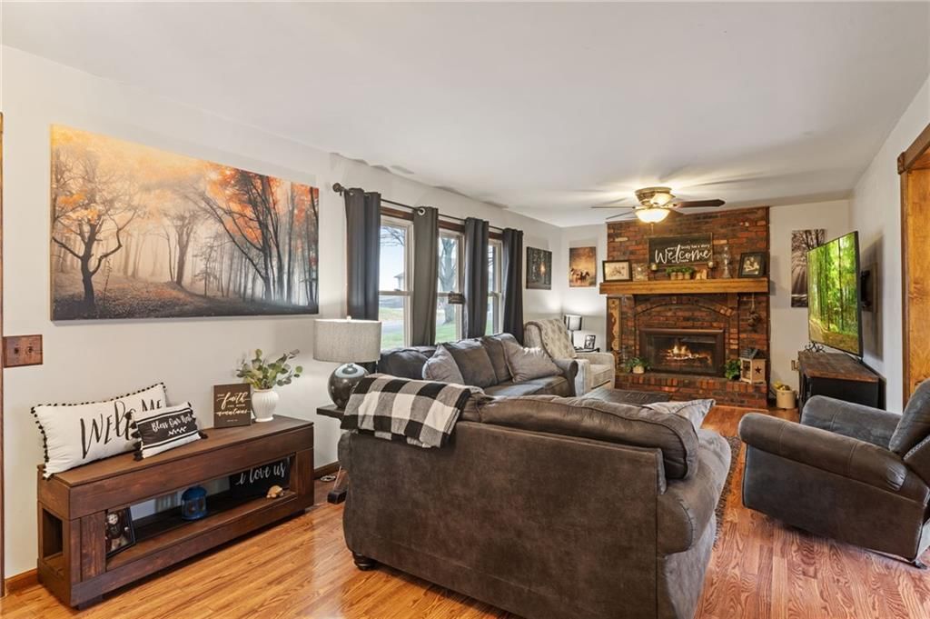 406 Frederick Drive — photo 2