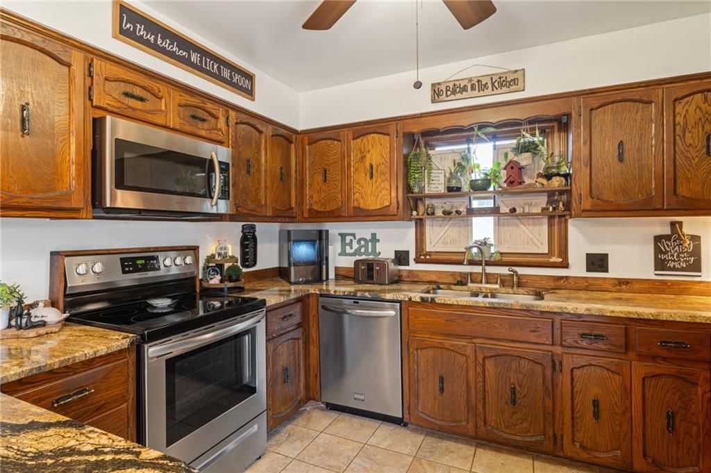 406 Frederick Drive — photo 6