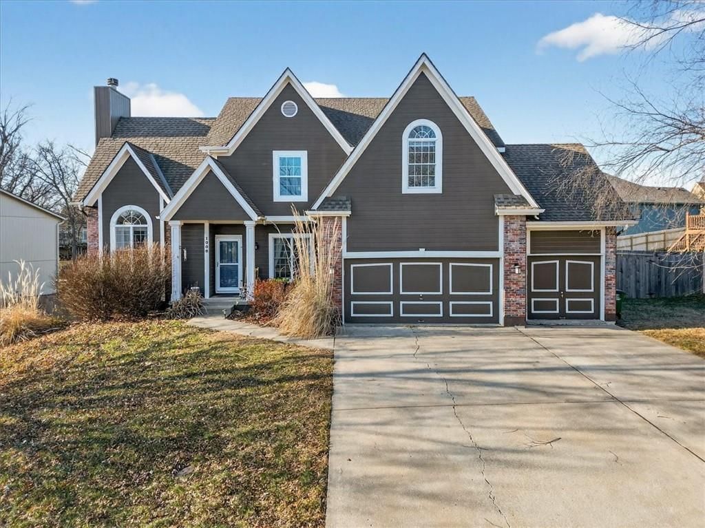 1008 SW Pacific Drive, Lee's Summit, MO