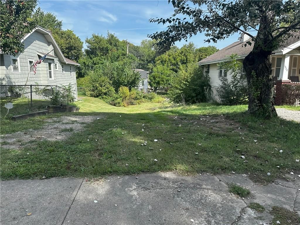 1972 Garfield Avenue — photo 2