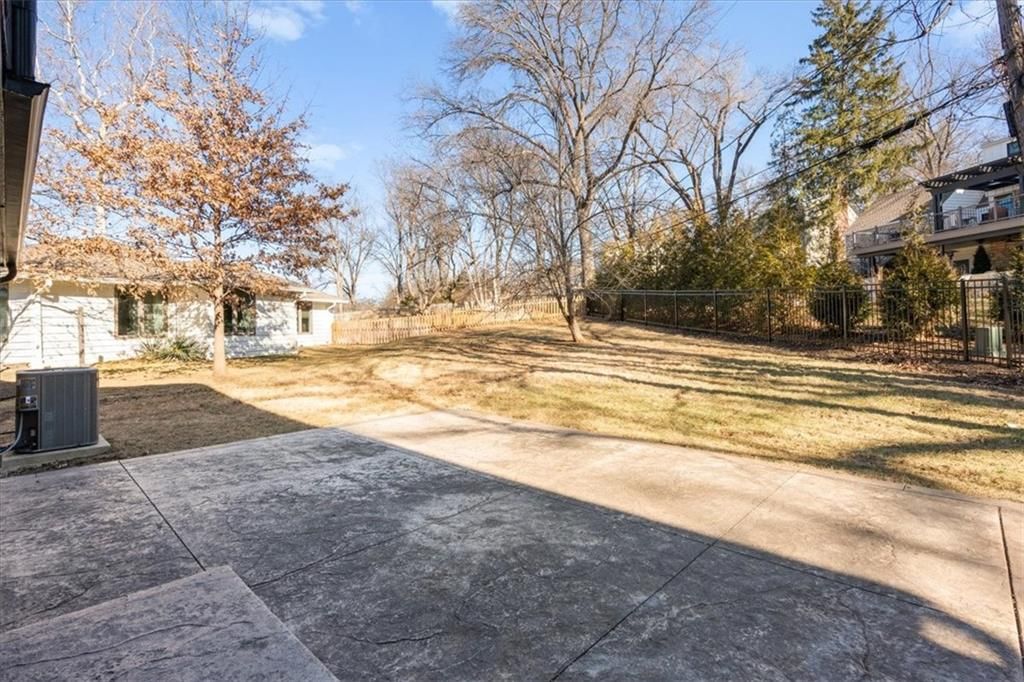 2404 W 86th Terrace — photo 24